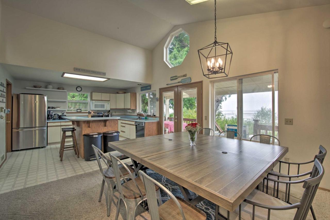 Warm Beach Hideaway With Private Beach! Stanwood Bagian luar foto