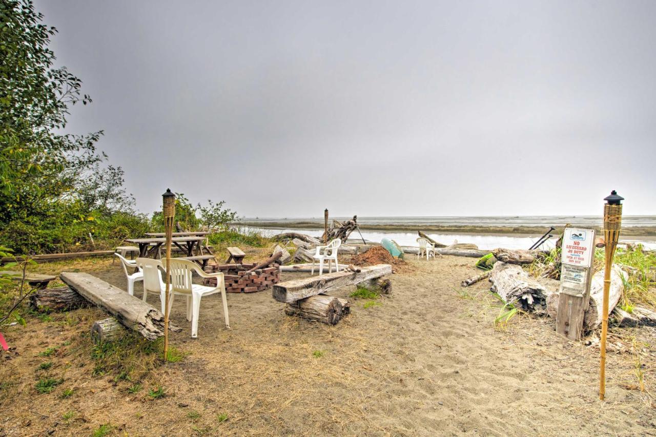 Warm Beach Hideaway With Private Beach! Stanwood Bagian luar foto