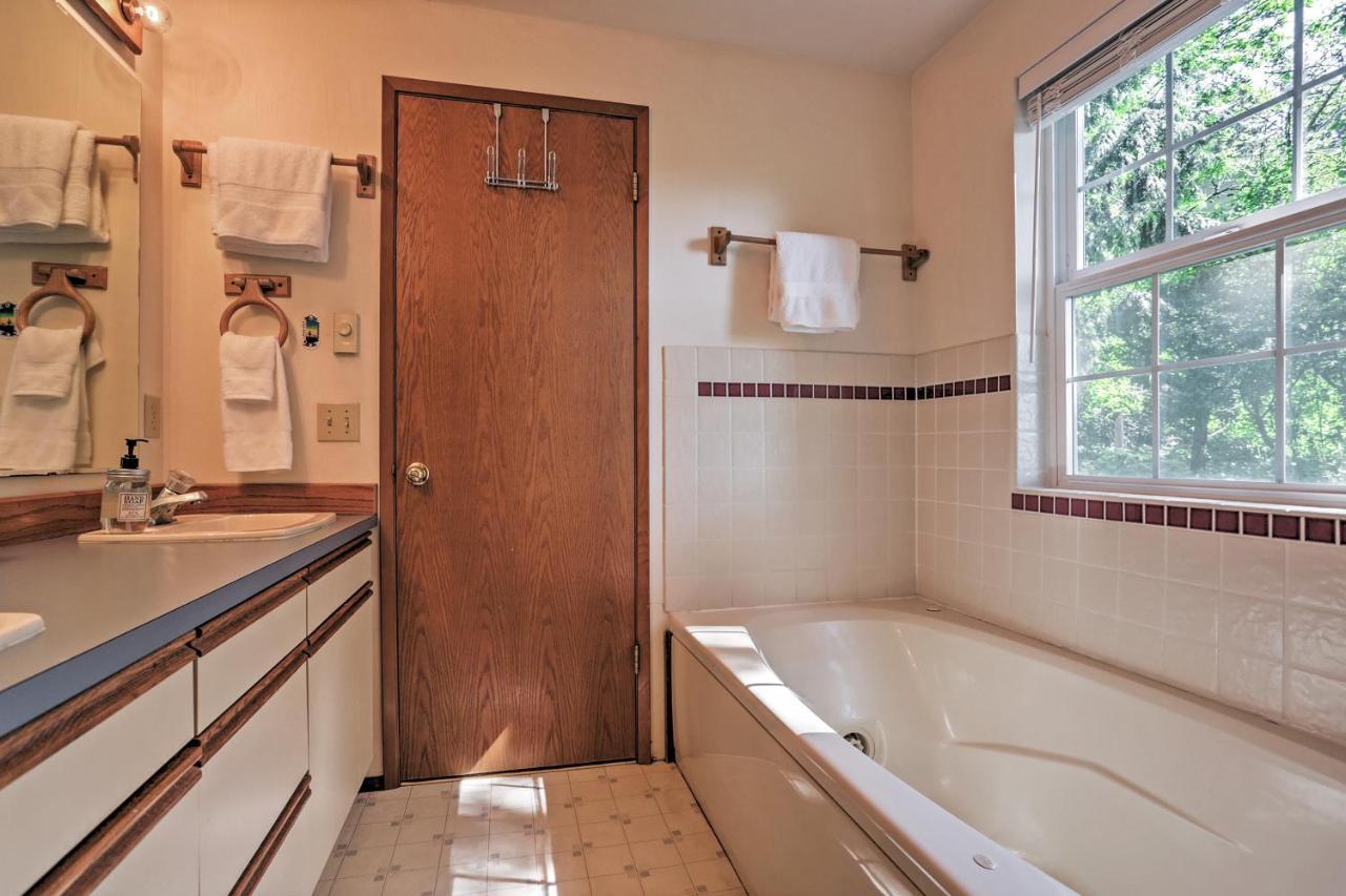 Warm Beach Hideaway With Private Beach! Stanwood Bagian luar foto