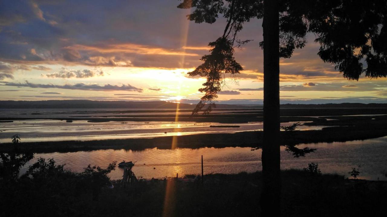 Warm Beach Hideaway With Private Beach! Stanwood Bagian luar foto